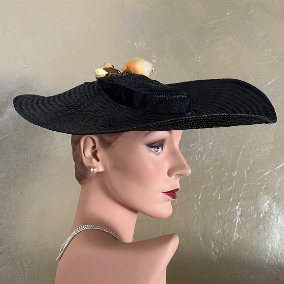 FABULOUS 1940s\' BLACK STRAW WIDE BRIM TILT HAT WITH FABRIC FLOWERS AND BOWS main image 9